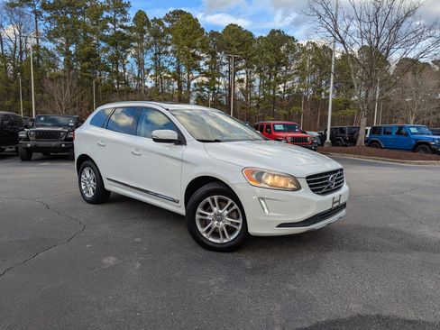 Used 2016 Volvo XC60 T5 Premier w/ Proximity Package image 3