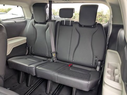 Used 2022 Kia Carnival SX FWD image 16