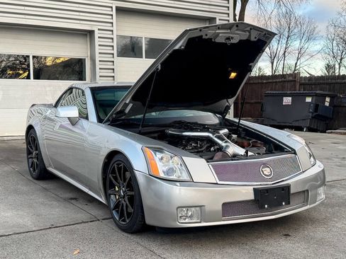 Used 2006 Cadillac XLR V image 11