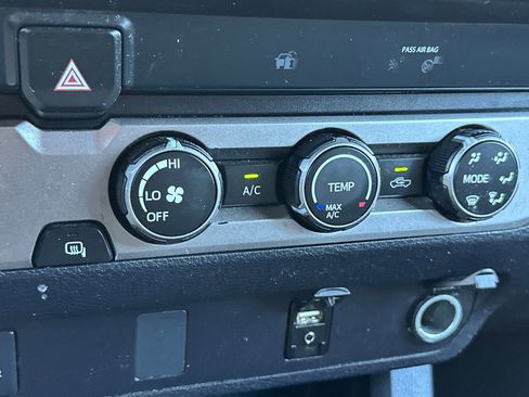 Used 2019 Toyota Tacoma 2WD Access Cab image 17