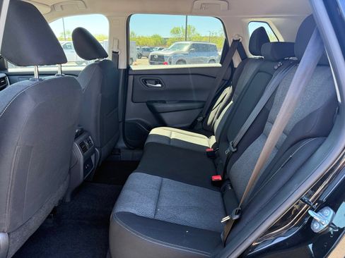 Certified 2025 Nissan Rogue SV FWD image 10