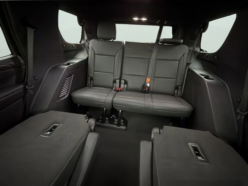 Used 2023 Chevrolet Tahoe Z71 w/ Luxury Package image 12