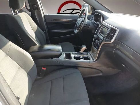 Used 2017 Jeep Grand Cherokee Laredo AWD/4WD image 15