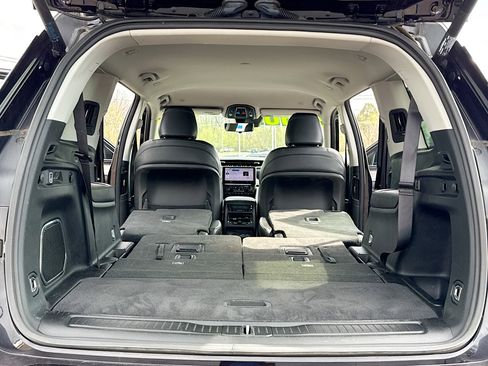 Used 2023 Jeep Grand Cherokee L Limited w/ Luxury Tech Group II image 7