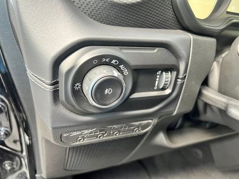 Used 2025 Jeep Wrangler Unlimited Rubicon image 25