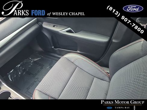 Used 2015 Toyota Camry SE FWD image 13