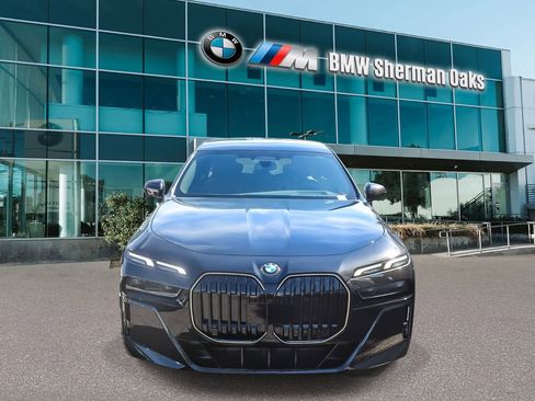 New 2026 BMW 740i image 2