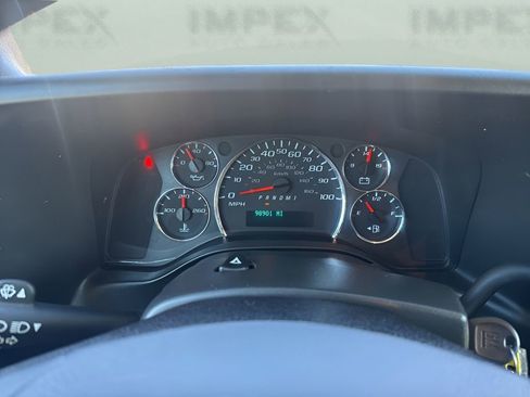 Used 2019 Chevrolet Express 2500 w/ Driver Convenience Package image 17