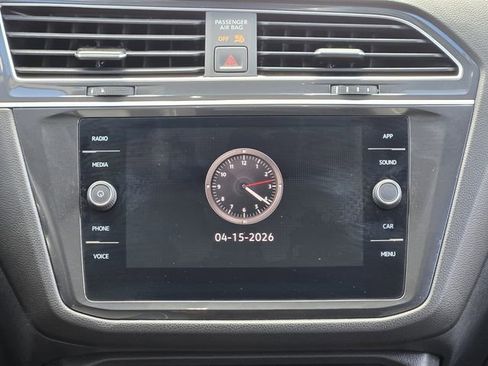Certified 2024 Volkswagen Tiguan SE w/ Panoramic Sunroof Package FWD image 17