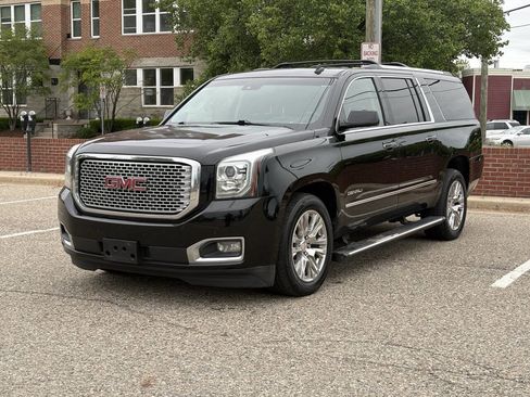 Used 2015 GMC Yukon XL Denali w/ Touring Package AWD/4WD image 5