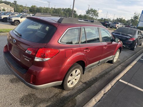 Used 2012 Subaru Outback 2.5i w/ Alloy Wheel Pkg AWD/4WD image 10