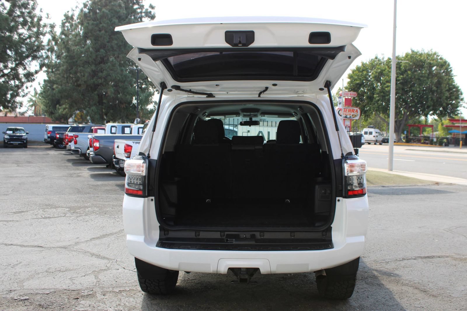 Used 2019 Toyota 4Runner SR5 AWD/4WD image 7