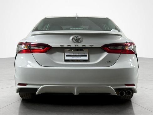 Used 2024 Toyota Camry SE FWD image 4
