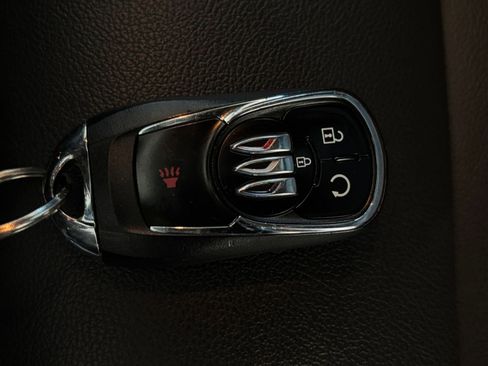 Used 2025 Buick Envista Sport Touring image 28