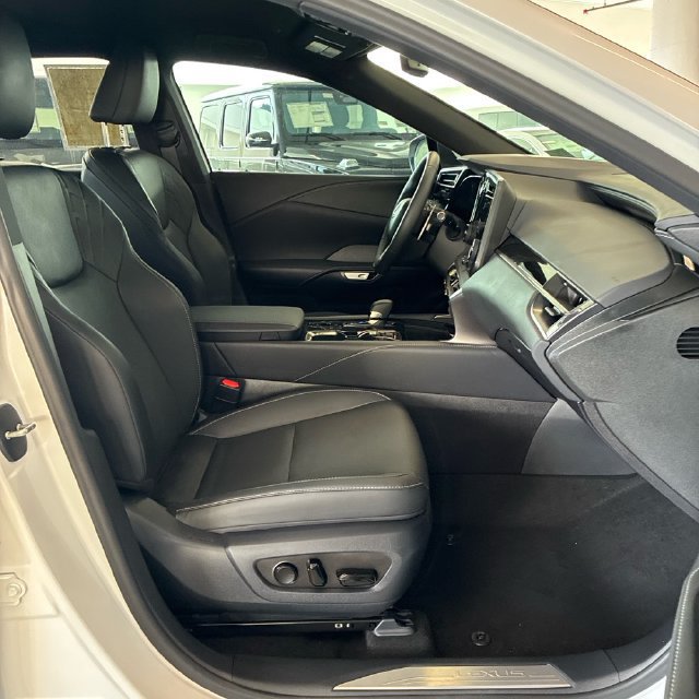 Used 2025 Lexus RX 350 FWD w/ Technology Package image 16