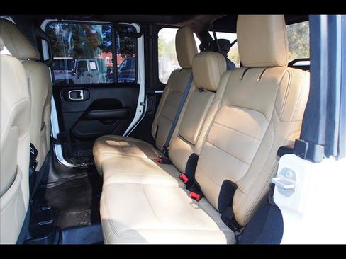 Used 2018 Jeep Wrangler Unlimited Sahara image 22