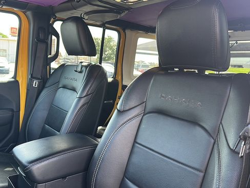 Used 2019 Jeep Wrangler Unlimited Sahara w/ Uconnect 4C Nav & Sound Group image 14