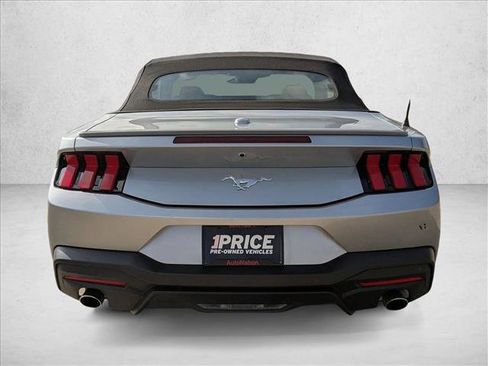 Used 2025 Ford Mustang Premium image 7