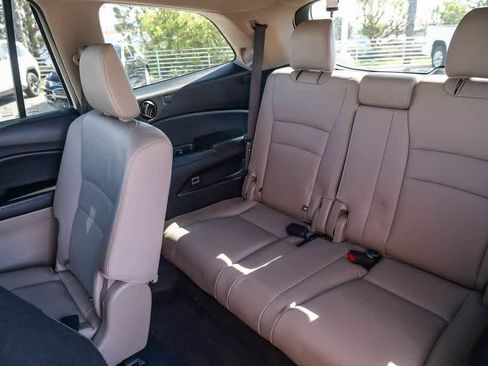 Used 2016 Honda Pilot Touring image 20