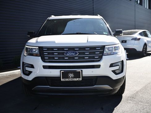 Used 2017 Ford Explorer XLT w/ Equipment Group 202A image 14