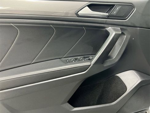 Used 2023 Volkswagen Tiguan SE image 19
