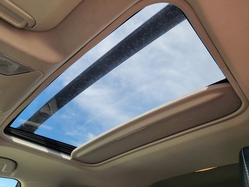 Used 2021 Toyota RAV4 XLE Premium image 20