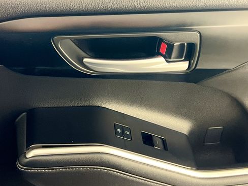 Used 2023 Toyota Highlander XLE image 31