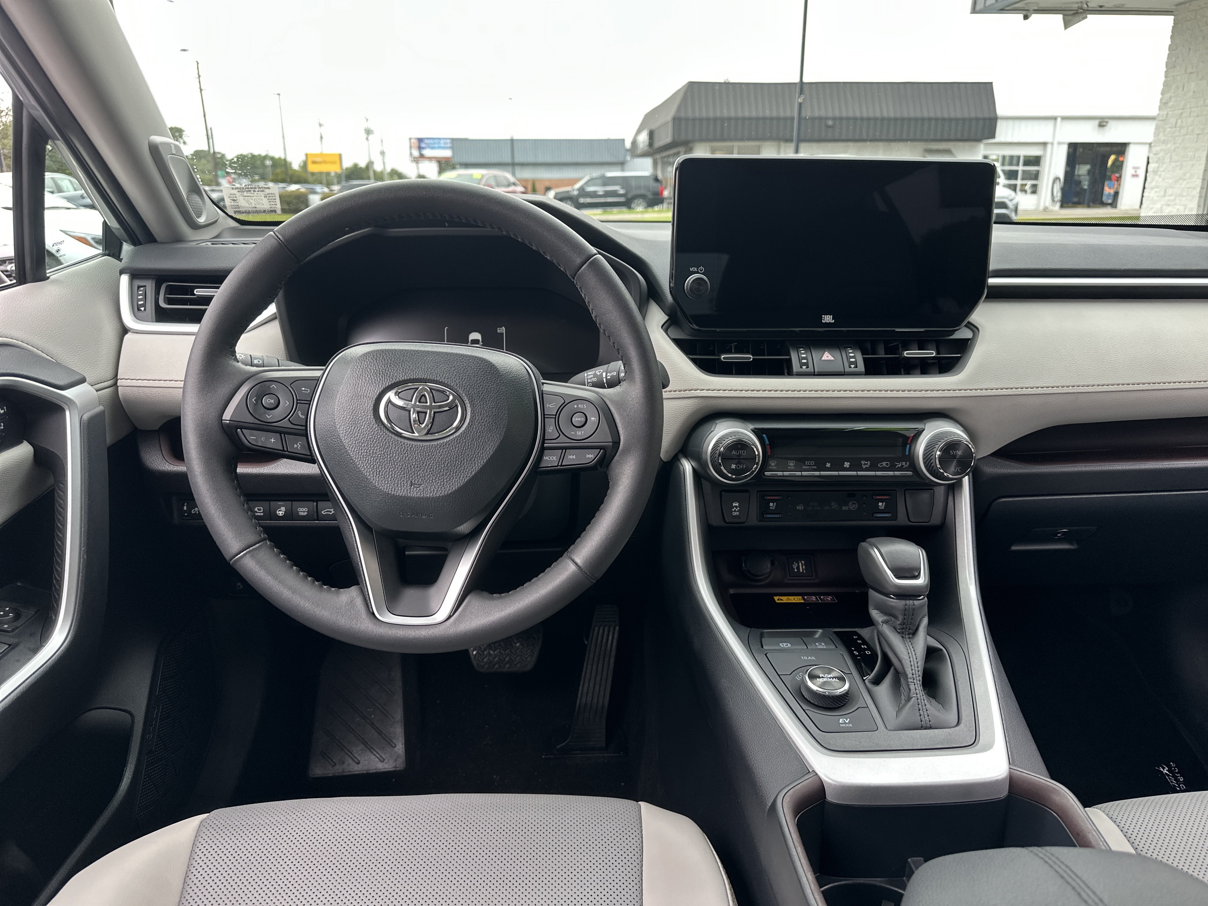 Used 2025 Toyota RAV4 Limited w/ Advanced Technology Package AWD/4WD image 10