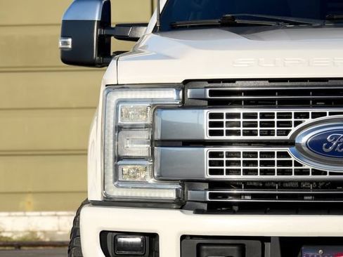 Used 2017 Ford F250 Platinum w/ Platinum Ultimate Package AWD/4WD image 5