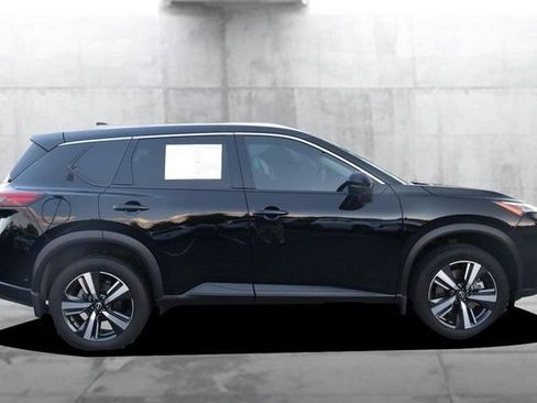 Certified 2025 Nissan Rogue SL w/ Tech Package AWD/4WD image 5