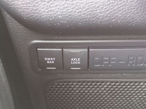 Used 2018 Jeep Wrangler Unlimited Rubicon w/ Connectivity Group image 29