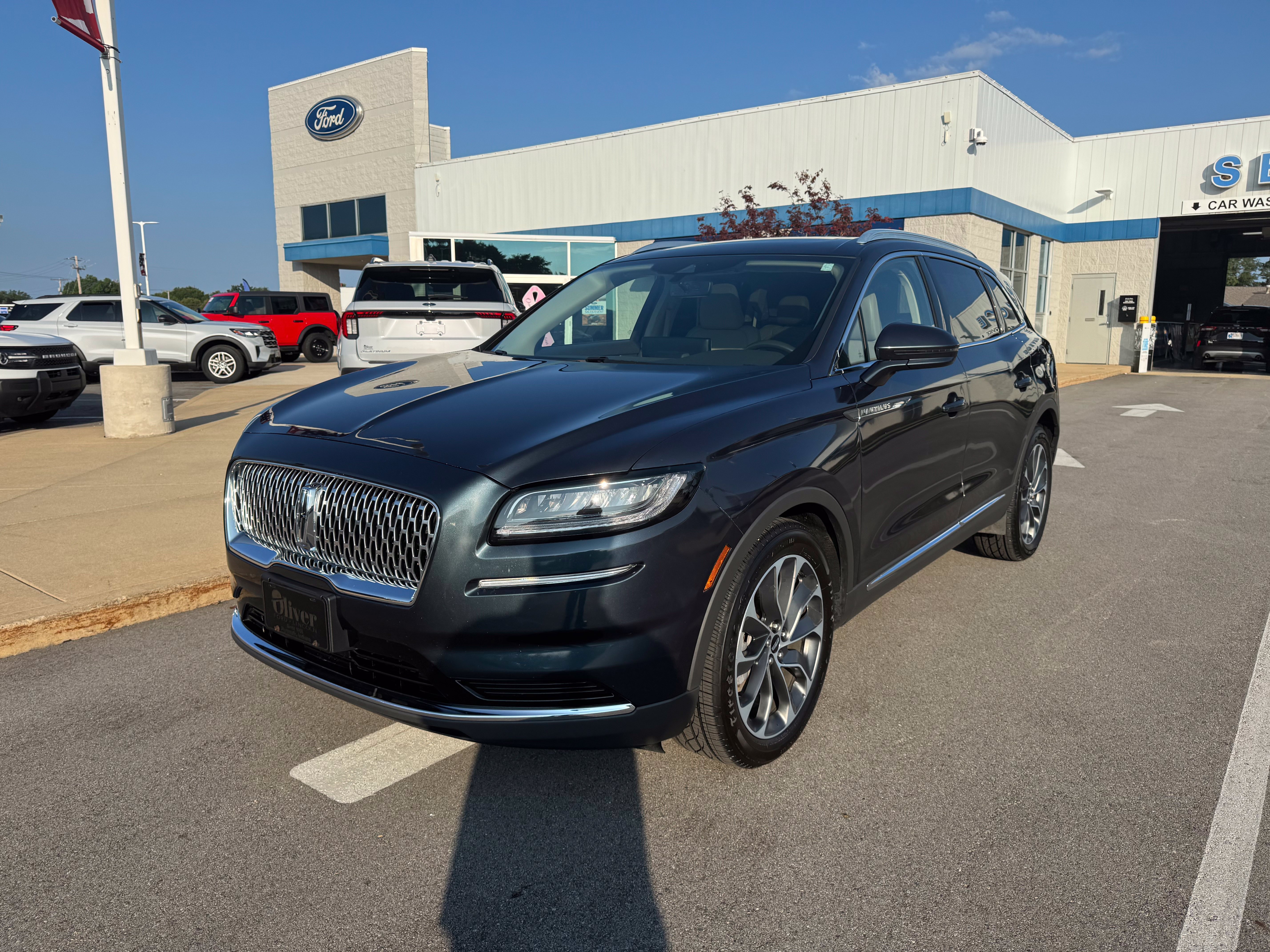 Used 2022 Lincoln Nautilus Reserve w/ Luxury Package AWD/4WD image 3