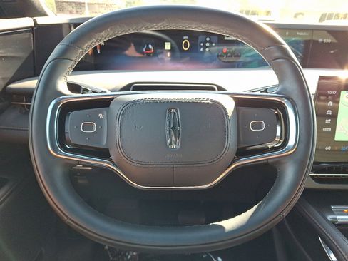 Used 2024 Lincoln Nautilus Reserve w/ Equipment Group 202A image 18