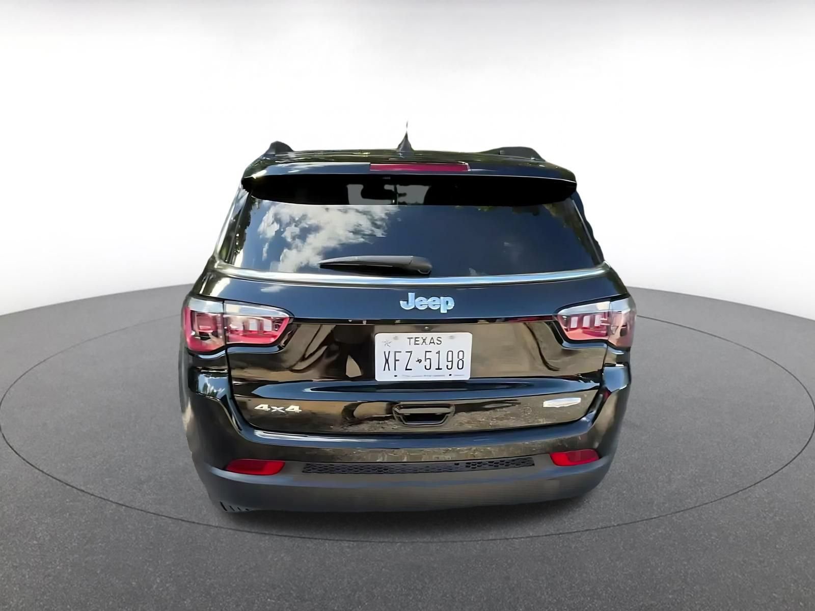 Used 2025 Jeep Compass Latitude AWD/4WD image 12