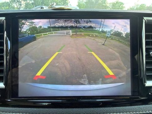 Used 2024 Chrysler Pacifica Limited FWD image 30