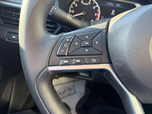 Used 2025 Nissan Altima 2.5 SV FWD image 20