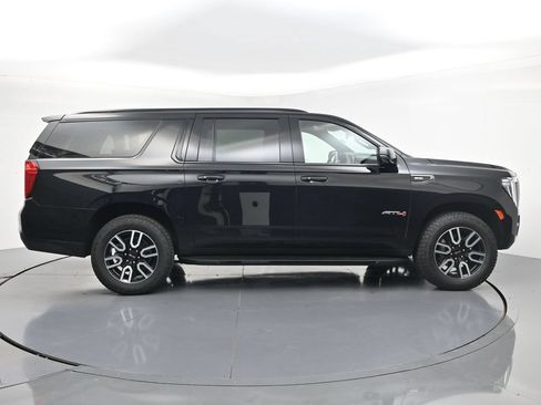 Used 2023 GMC Yukon XL AT4 w/ Technology Package AWD/4WD image 6