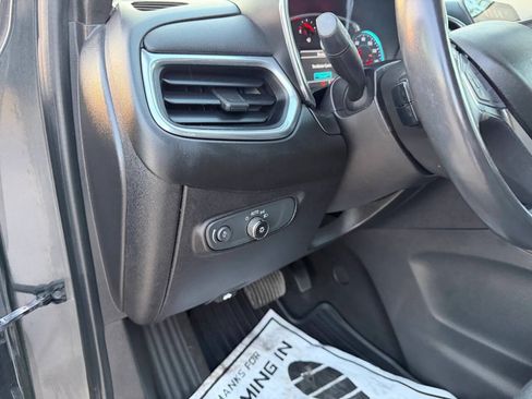 Used 2018 Chevrolet Equinox LT FWD image 18