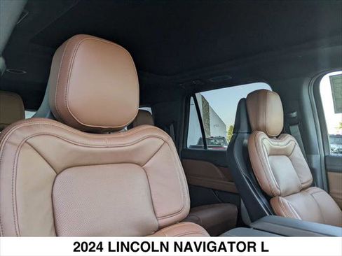 Used 2024 Lincoln Navigator L Reserve image 25