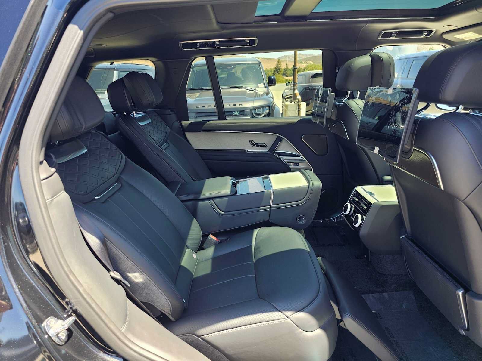 New 2025 Land Rover Range Rover SV AWD/4WD image 12