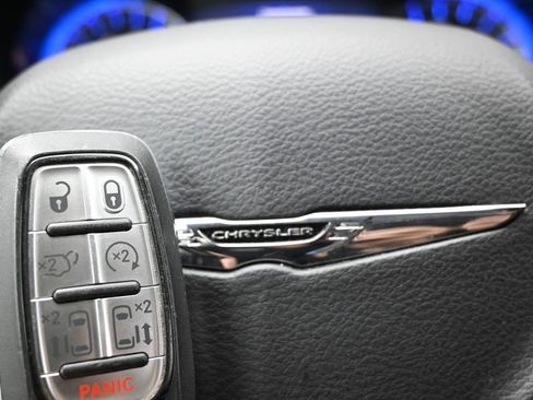 Used 2024 Chrysler Pacifica Touring-L FWD image 44