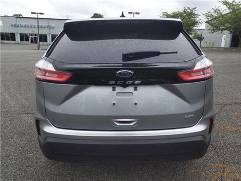 Used 2024 Ford Edge SE image 12