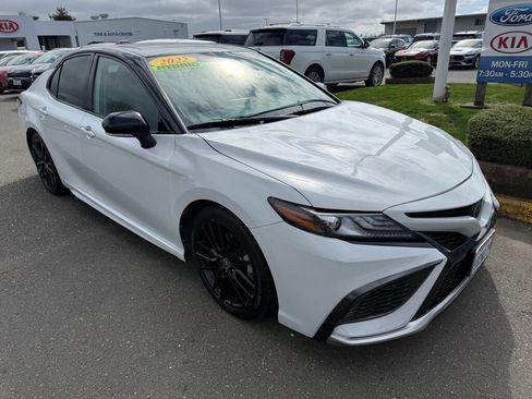 Used 2022 Toyota Camry XSE w/ Navigation Upgrade Package image 9