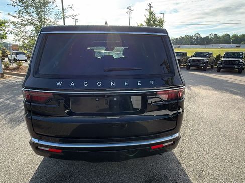 Certified 2025 Jeep Wagoneer 4WD w/ Convenience Group I image 9