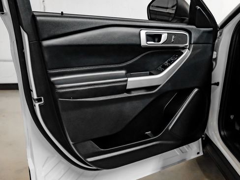 Used 2023 Ford Explorer XLT RWD image 42