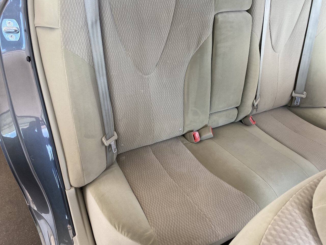 Used 2011 Toyota Camry LE FWD image 31