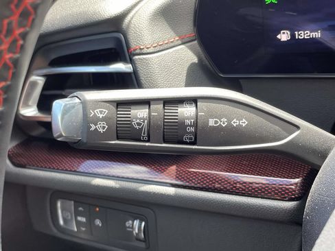 Used 2024 Chevrolet Traverse RS FWD image 25