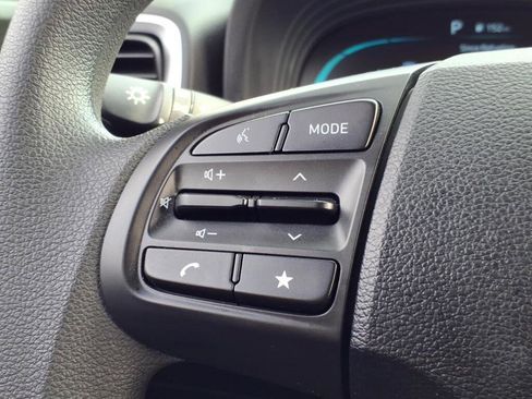 Used 2024 Hyundai Venue SE image 16