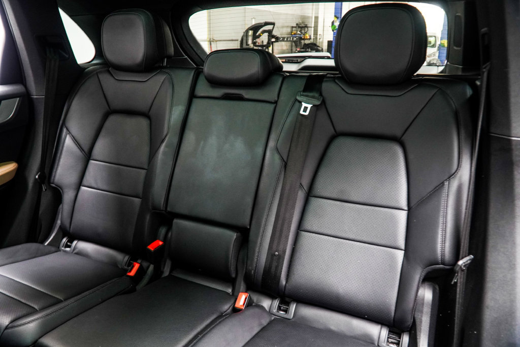 Used 2024 Porsche Cayenne w/ Premium Package Plus (PFM) AWD/4WD image 47
