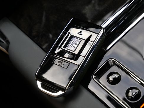 Used 2024 Rolls-Royce Cullinan w/ Cullinan Package AWD/4WD image 35